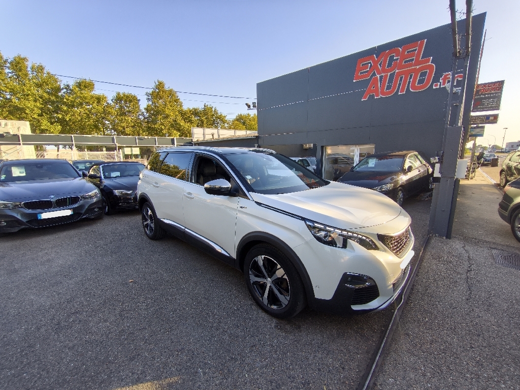 PEUGEOT 5008