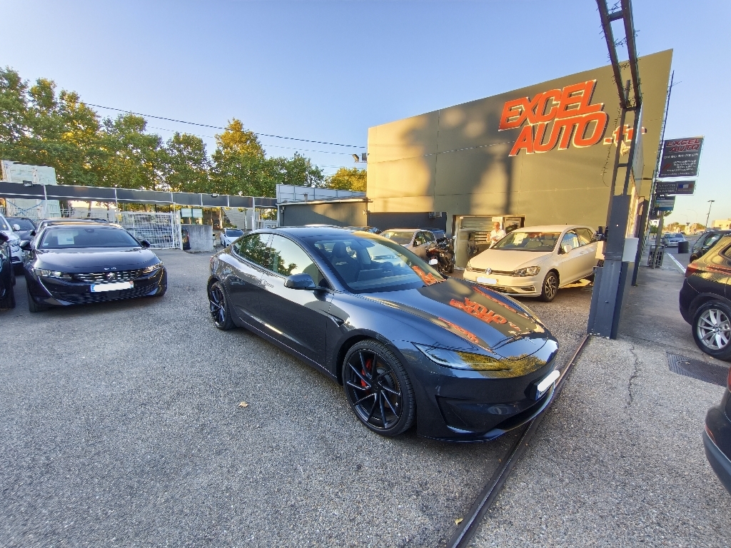 TESLA MODEL 3