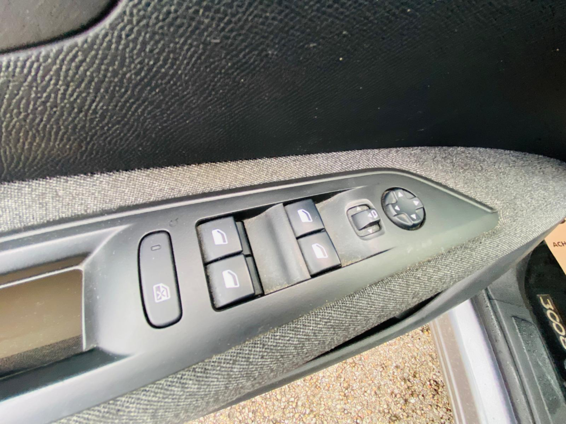 PEUGEOT 3008 - vue 1