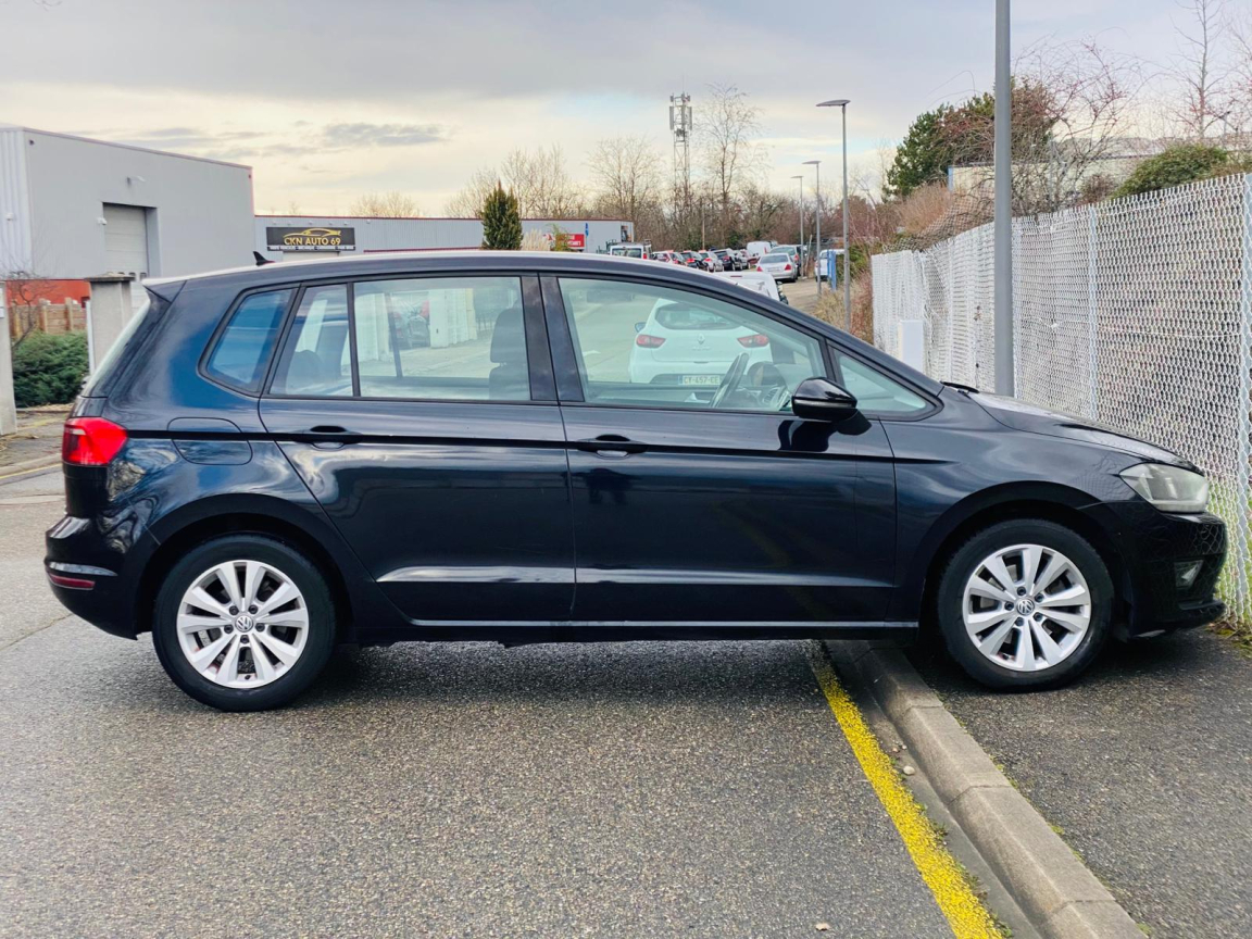 VOLKSWAGEN GOLF - vue 1