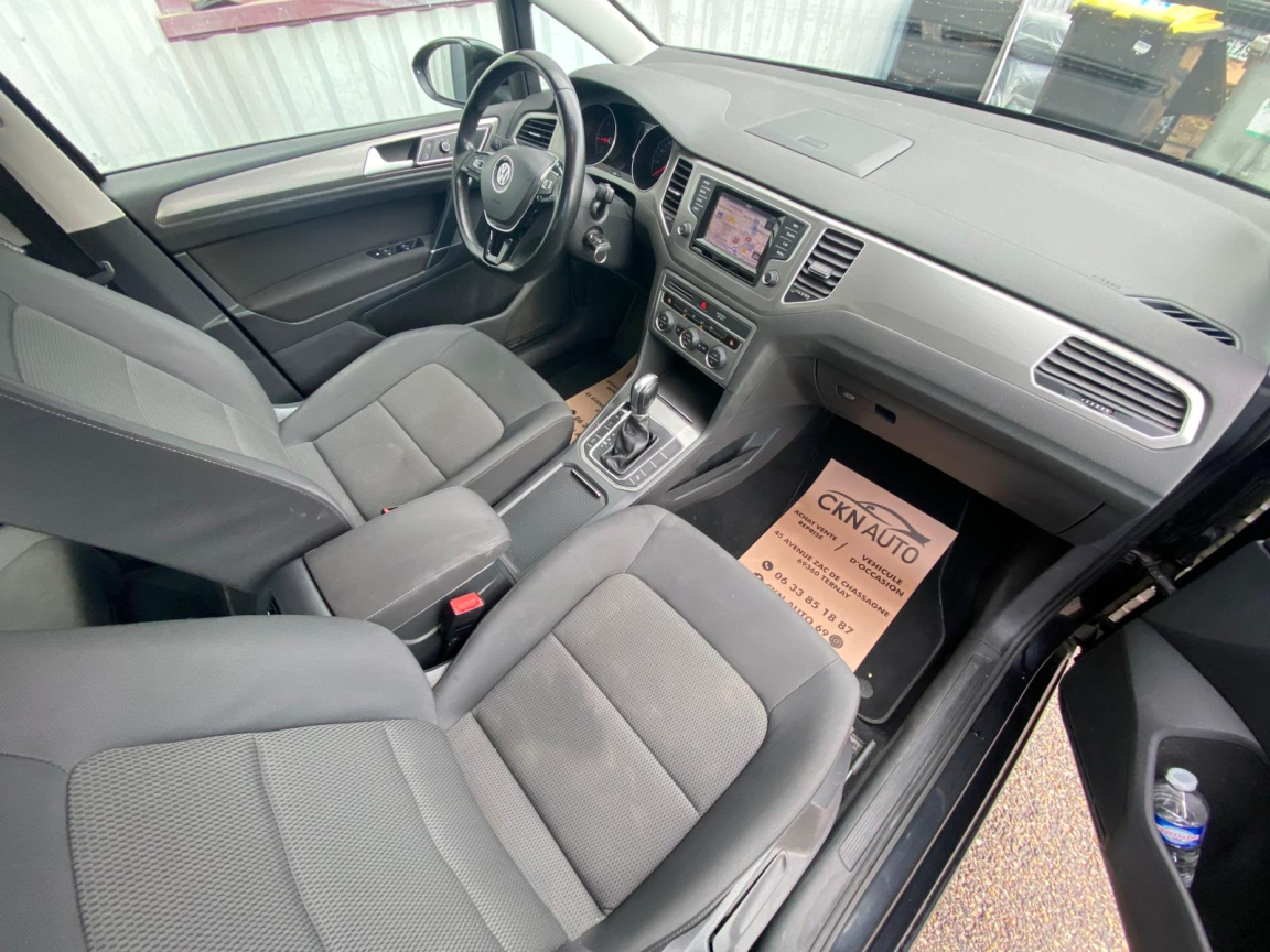 VOLKSWAGEN GOLF - vue 1