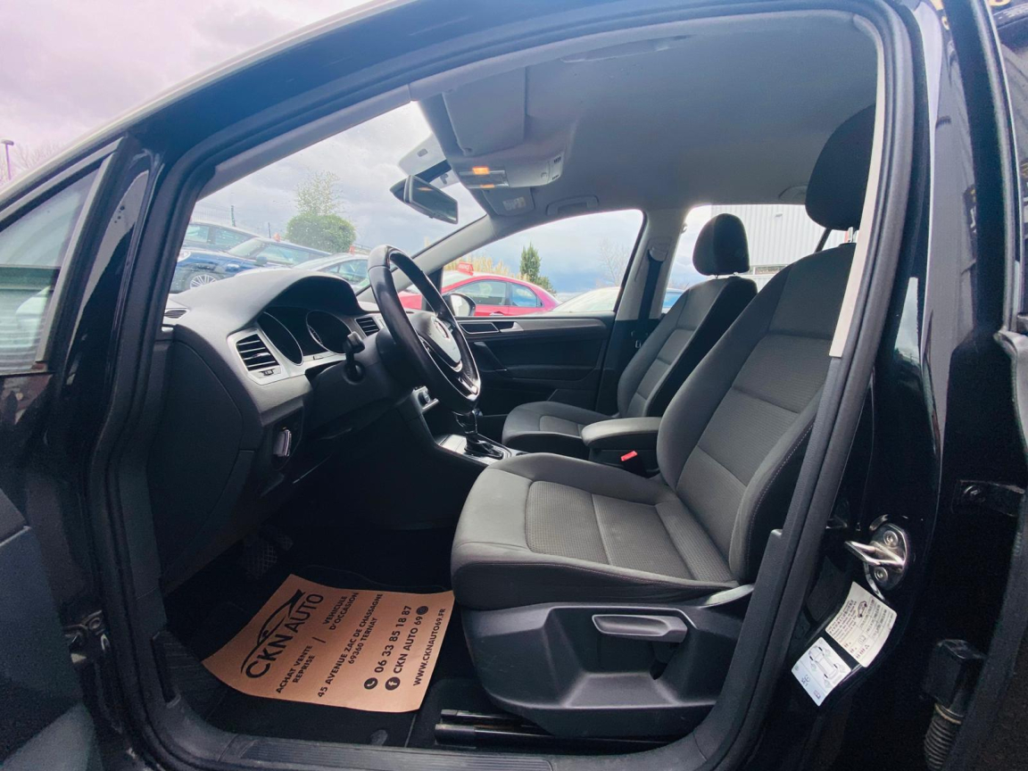 VOLKSWAGEN GOLF - vue 1