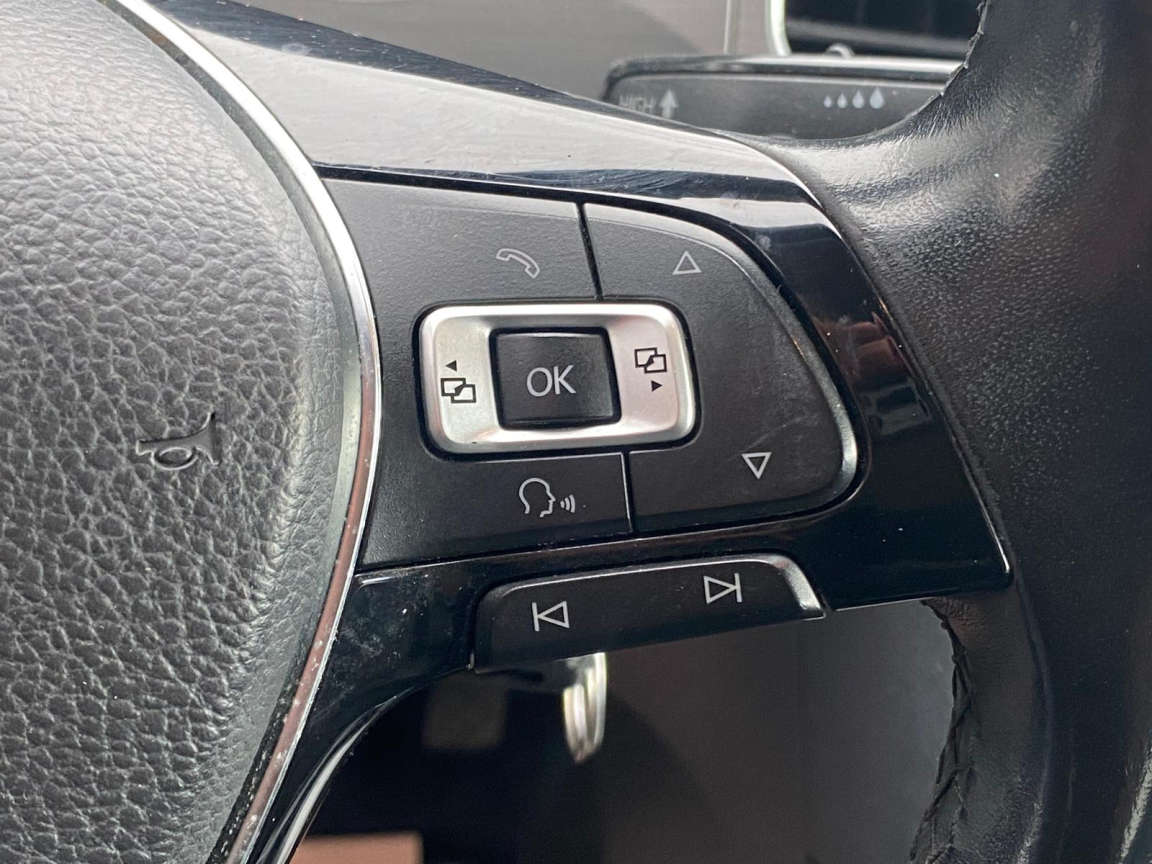 VOLKSWAGEN GOLF - vue 1