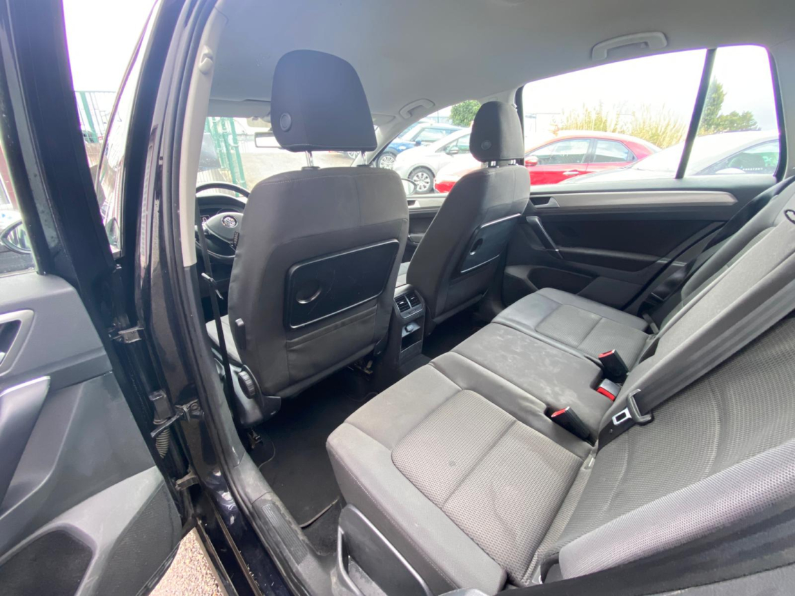 VOLKSWAGEN GOLF - vue 1