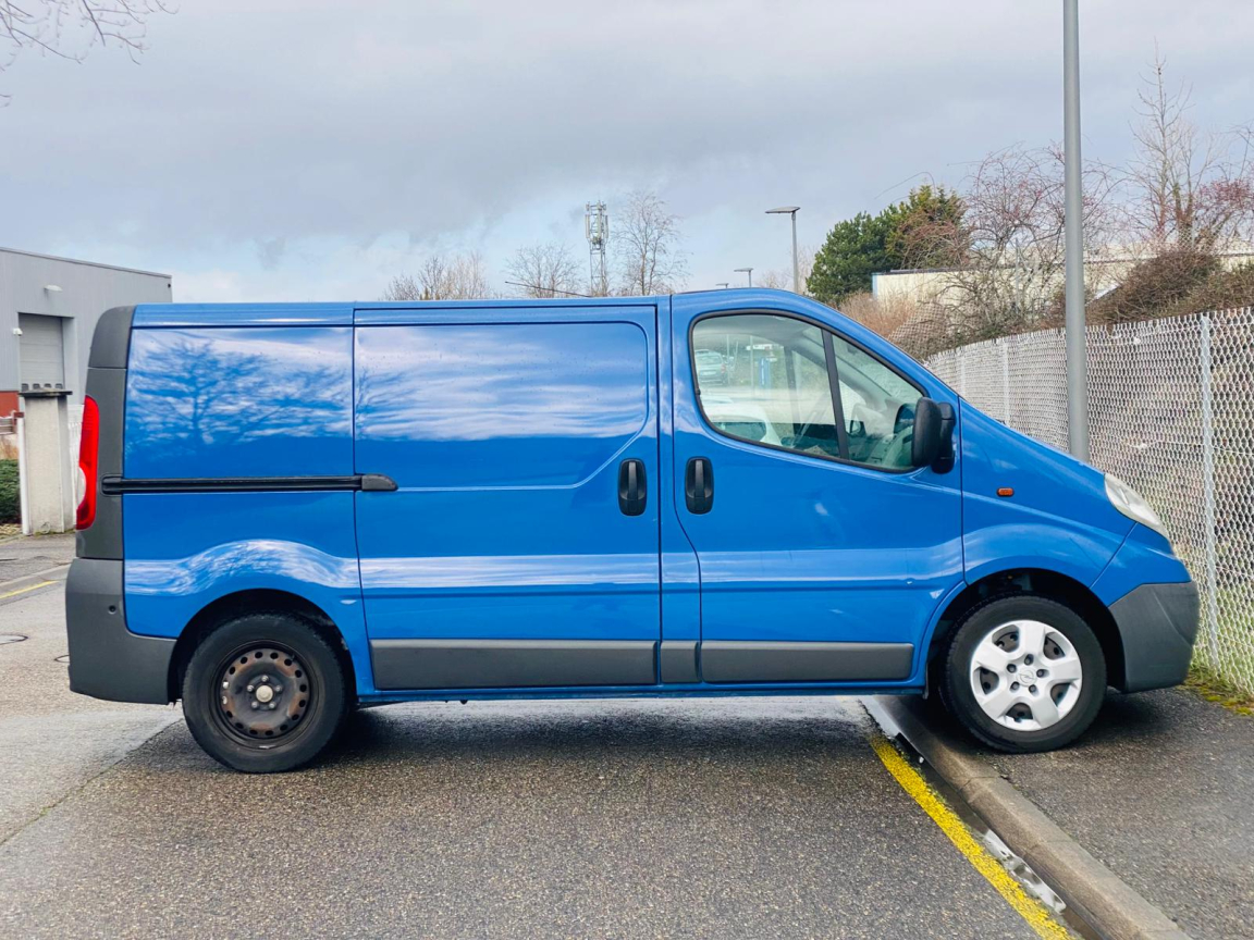 OPEL VIVARO  - vue 1