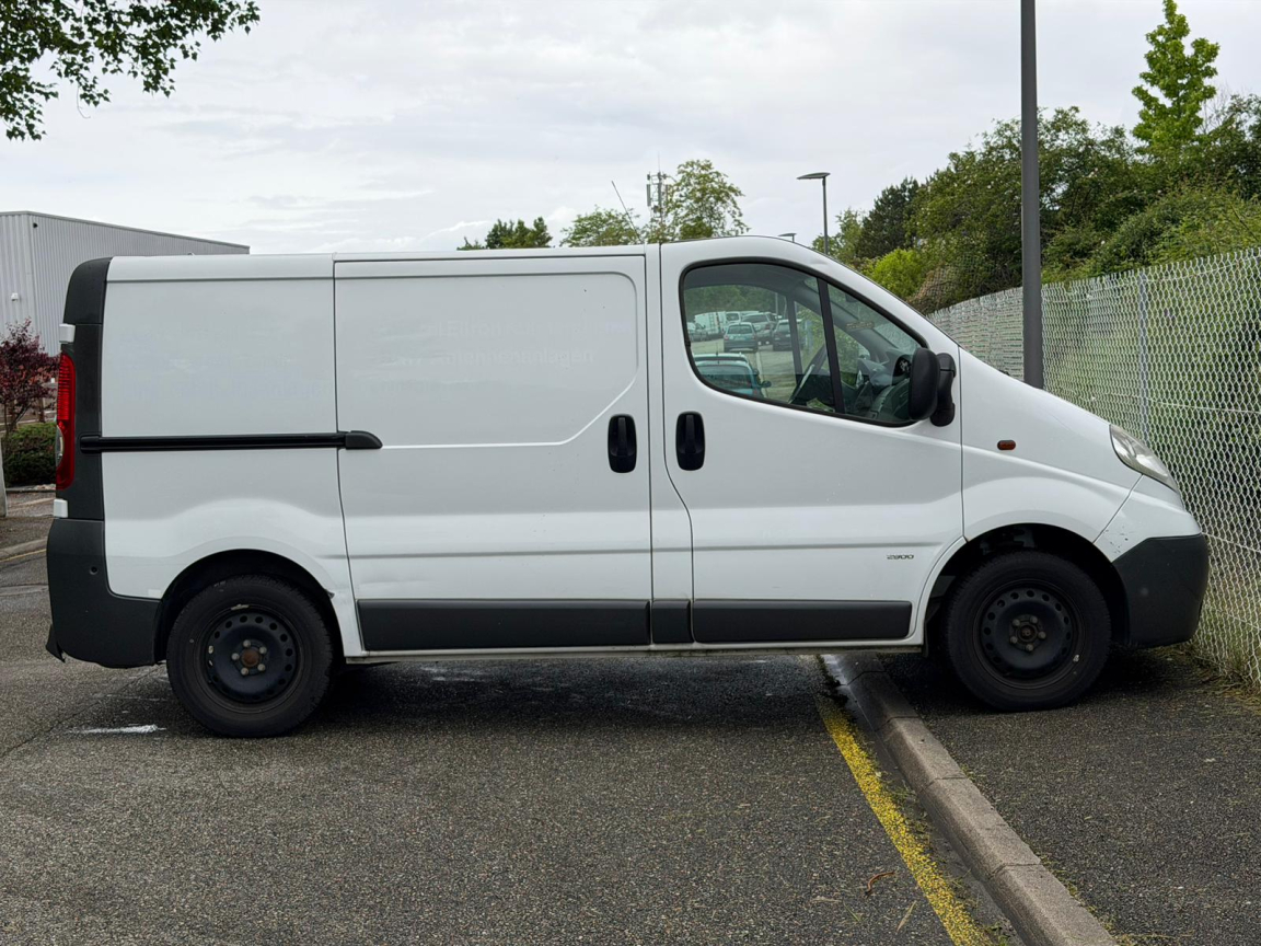 OPEL VIVARO - vue 1