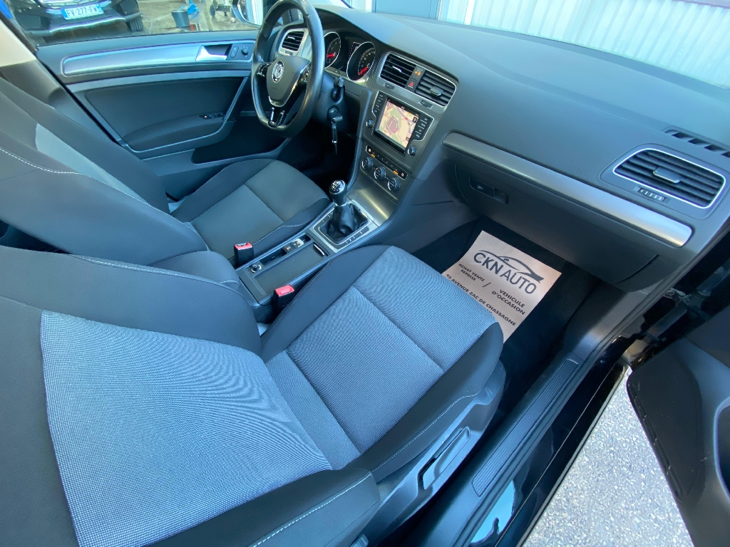 VOLKSWAGEN GOLF - vue 1