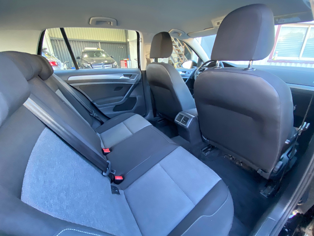 VOLKSWAGEN GOLF - vue 1