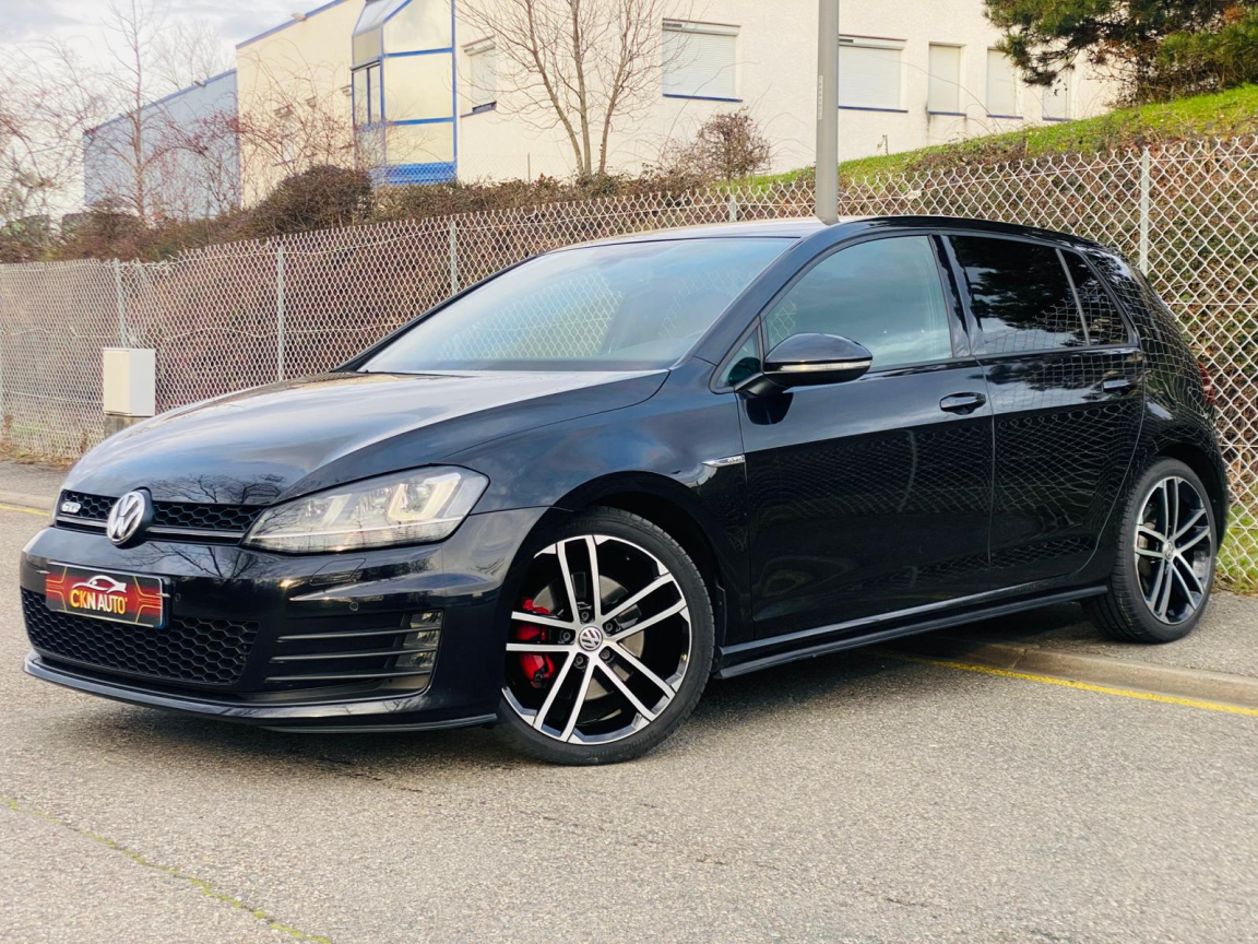 VOLKSWAGEN GOLF - vue 1