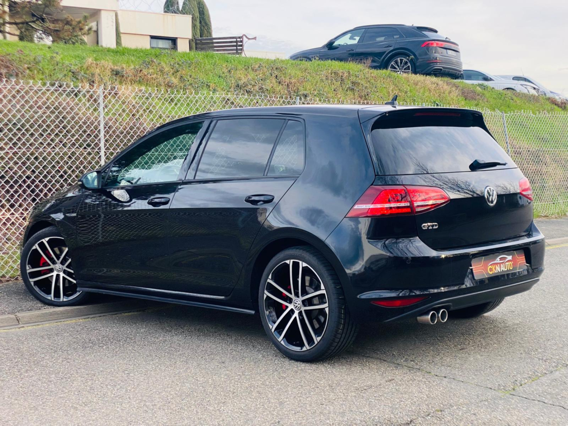 VOLKSWAGEN GOLF - vue 1