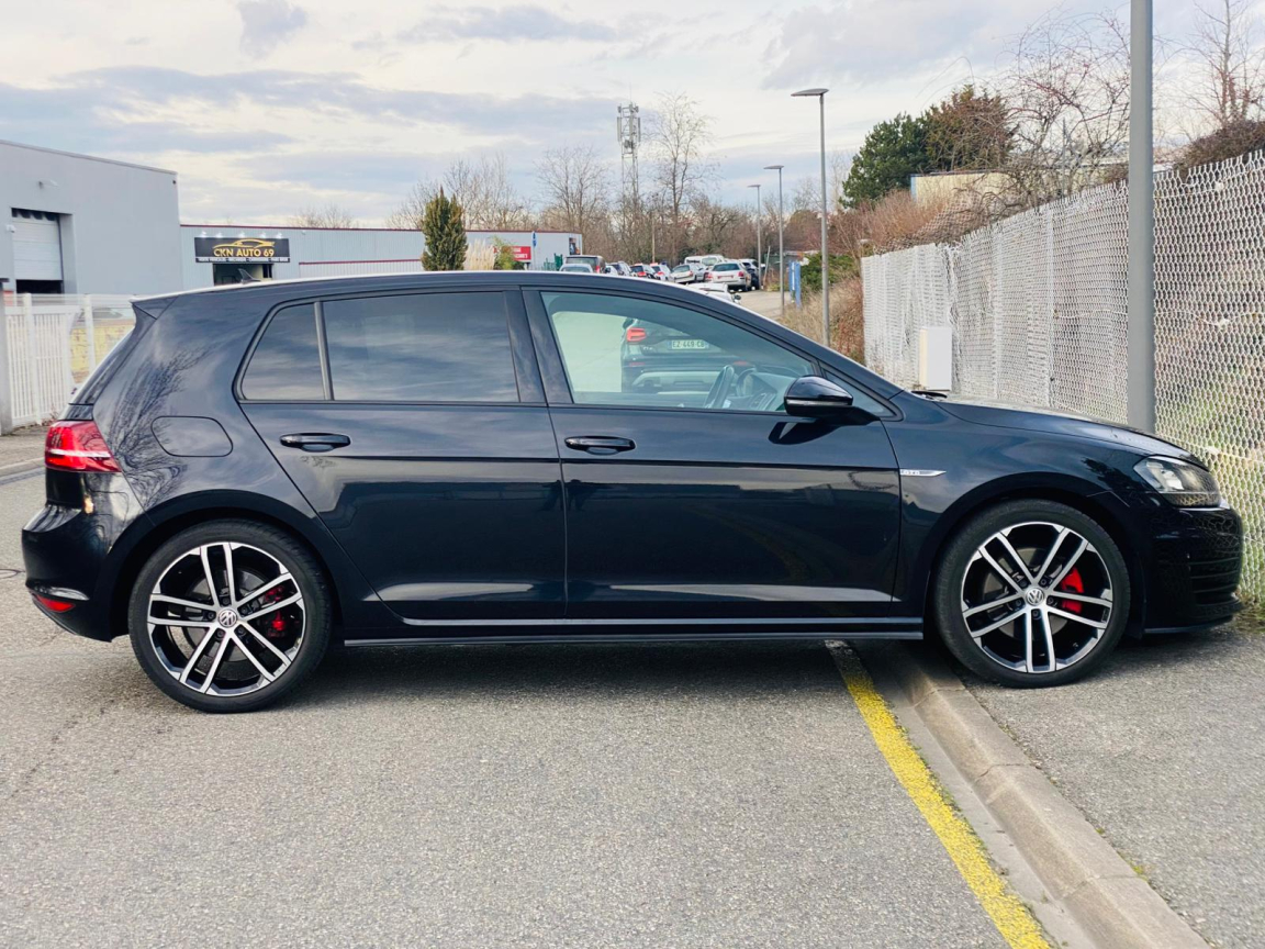 VOLKSWAGEN GOLF - vue 1