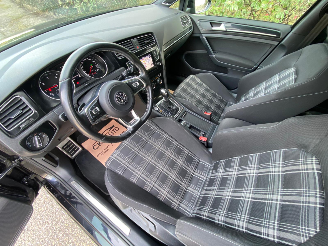 VOLKSWAGEN GOLF - vue 1