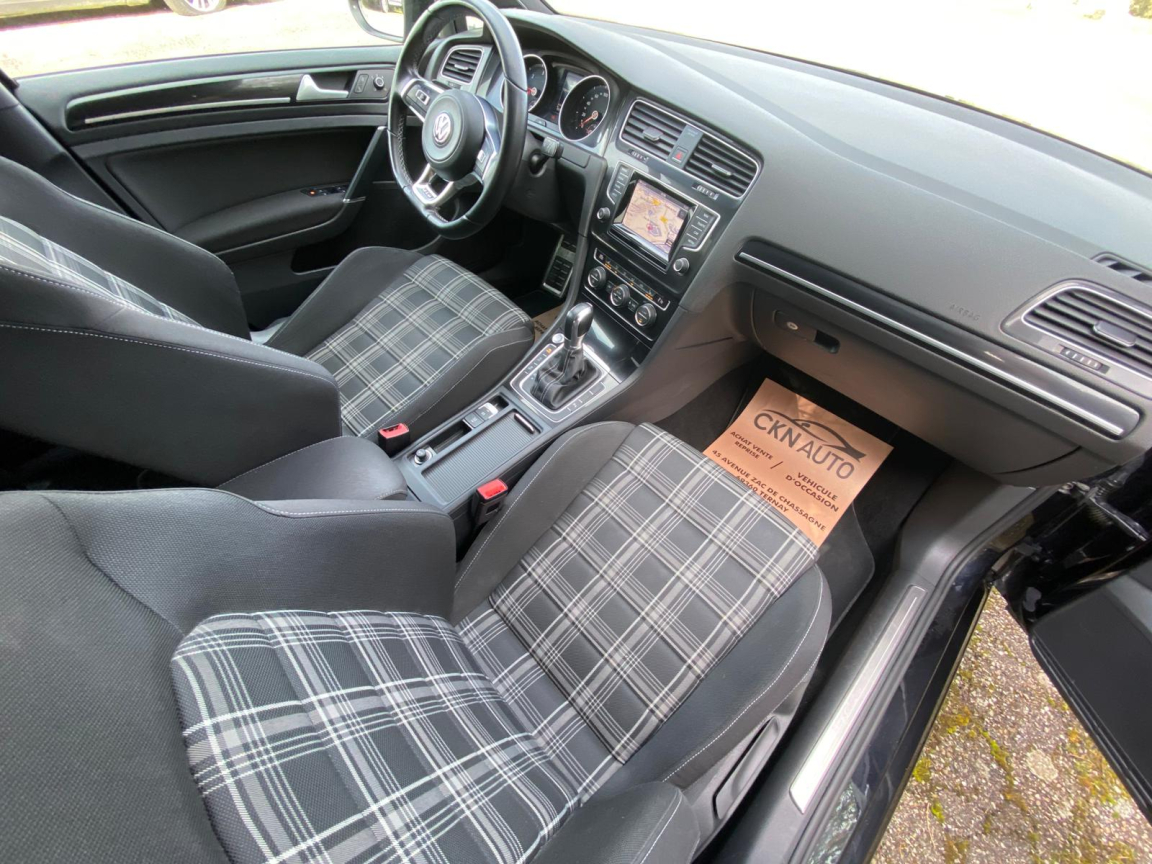 VOLKSWAGEN GOLF - vue 1
