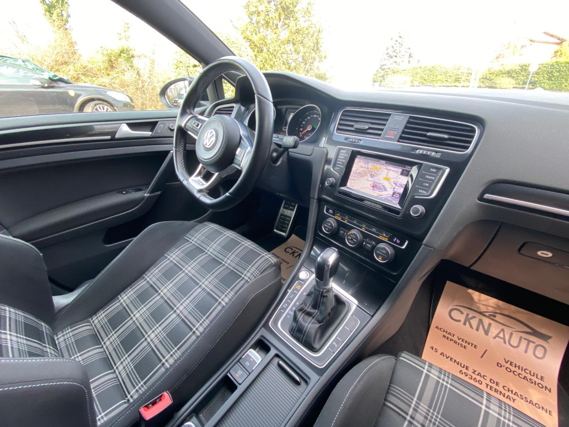 VOLKSWAGEN GOLF - vue 1