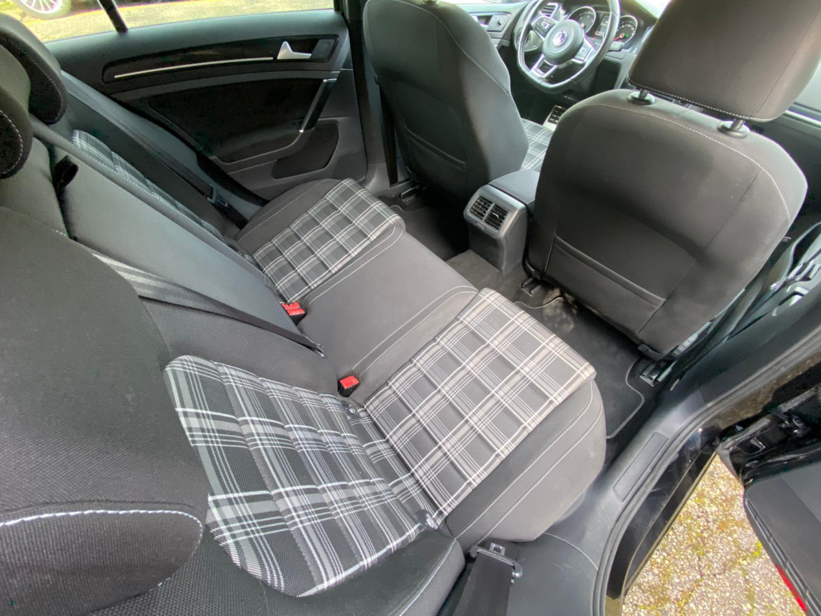 VOLKSWAGEN GOLF - vue 1