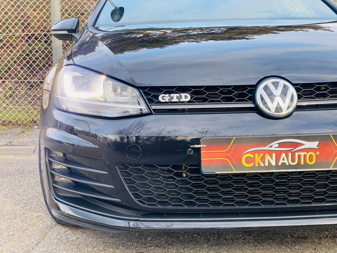 VOLKSWAGEN GOLF - vue 1